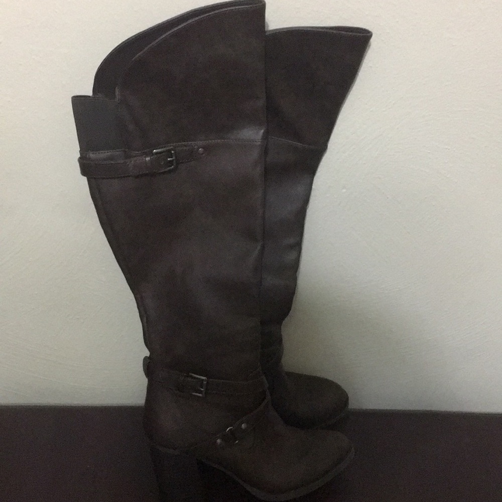 Brown Knee high boots with heels